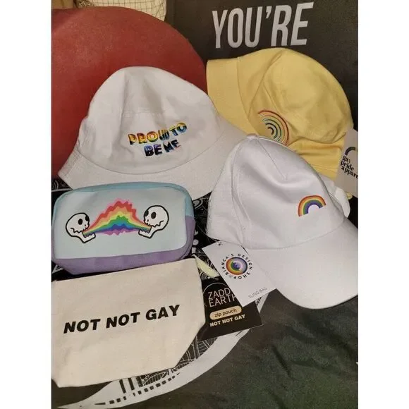 Pride 🌈 hat - Picture 1 of 5